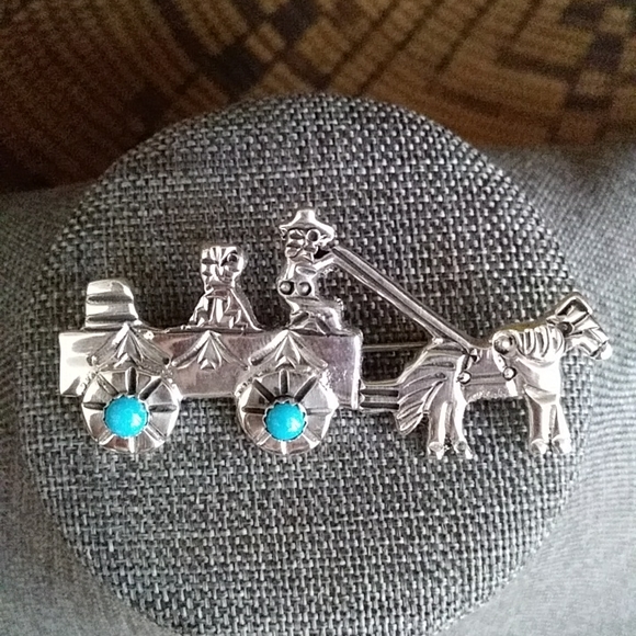 Adorable Native American Sterling & Turquoise Wagon Pin - Picture 2 of 5